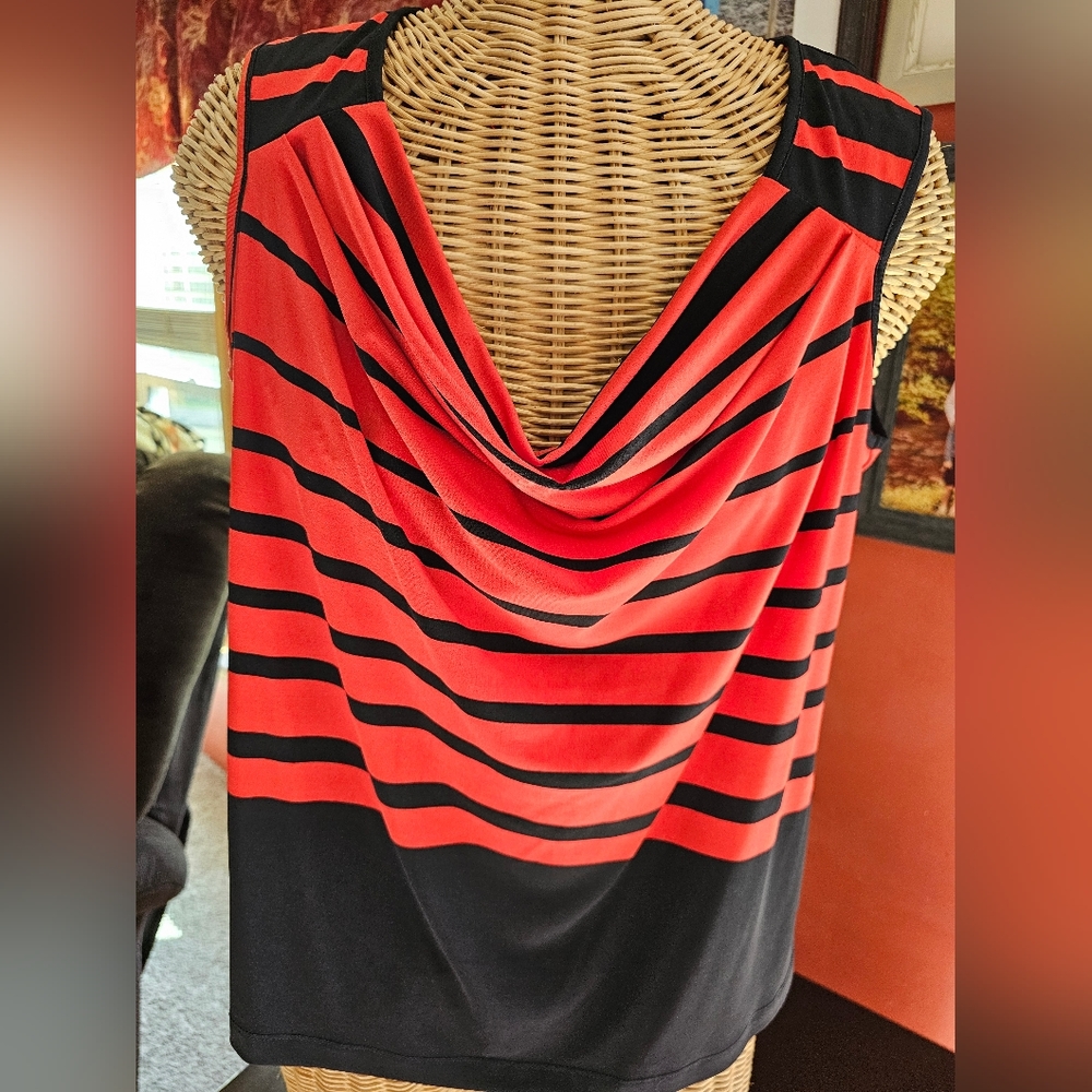 Womans CSC sleeveless poly top